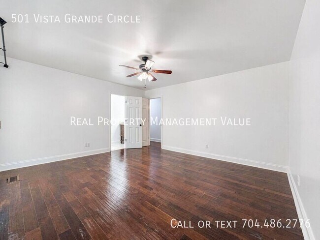 Building Photo - 501 Vista Grande Cir
