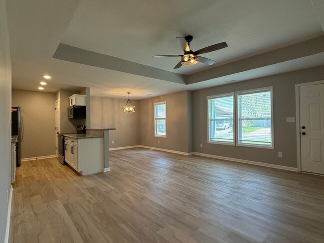 Building Photo - Updated 3 bedroom 2 bath