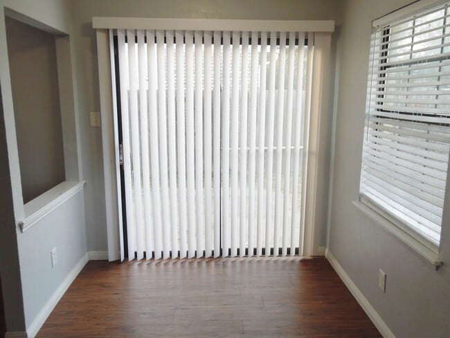 Building Photo - RECENTLY REMODELED, FRESHLY PAINTED HOME IN NORTHEAST FORT WORTH