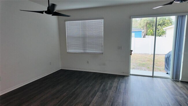 Building Photo - 2916 E 15th Ave