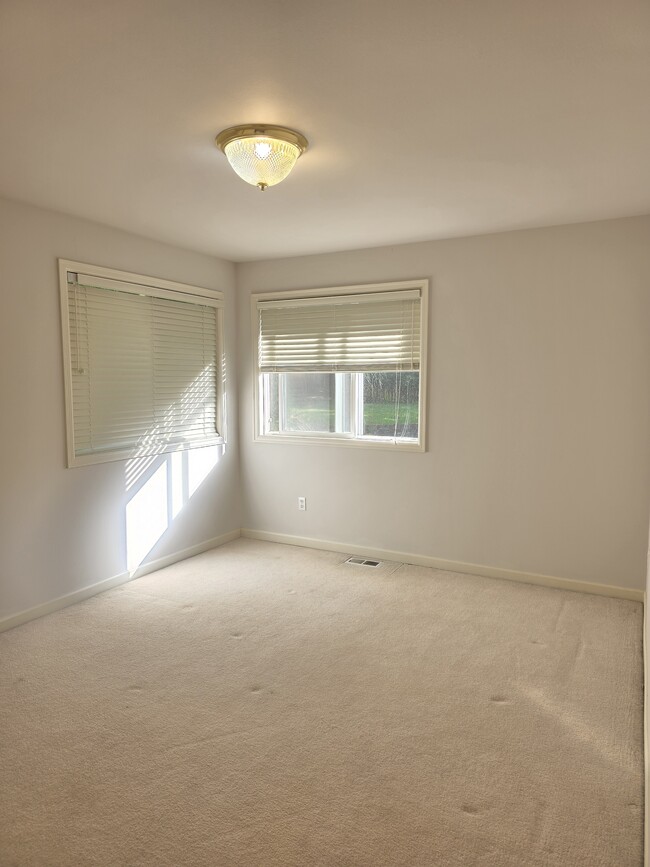 Building Photo - 15824 SE 59th Pl