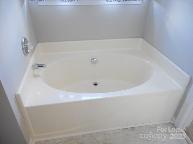 Building Photo - 3804 York Aly