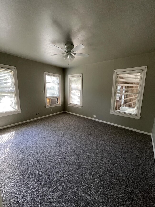 Building Photo - 935 Allen Ave