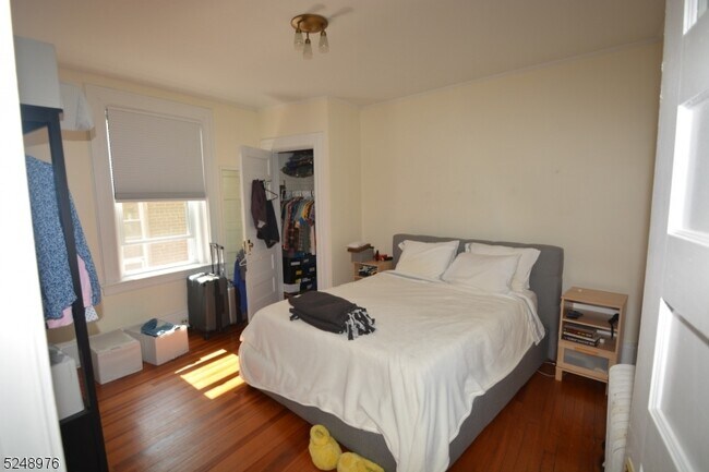 Building Photo - 598 Valley Rd