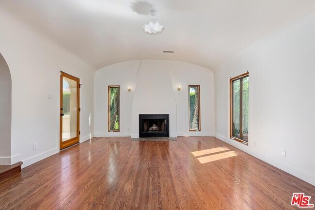 Building Photo - 503 N Vista St