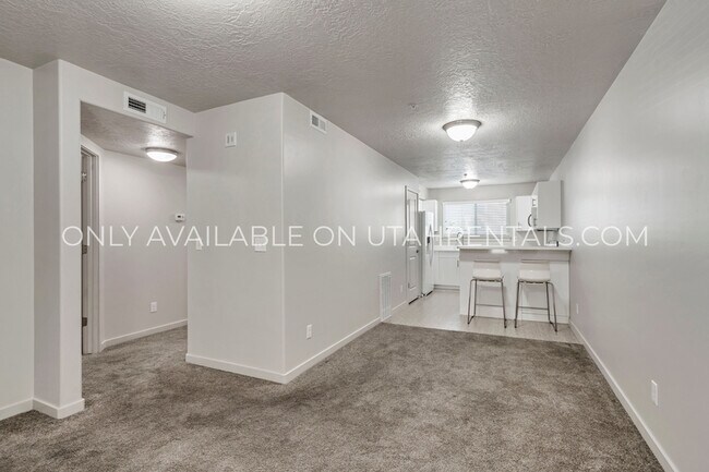 Building Photo - 1080 W 965 N