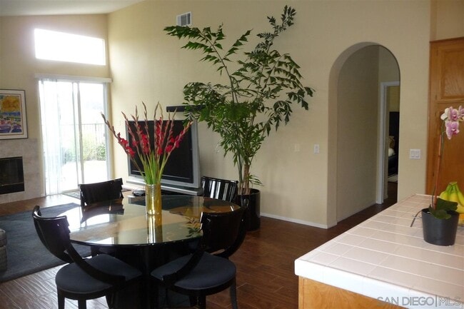 Building Photo - 2263 Paseo Saucedal