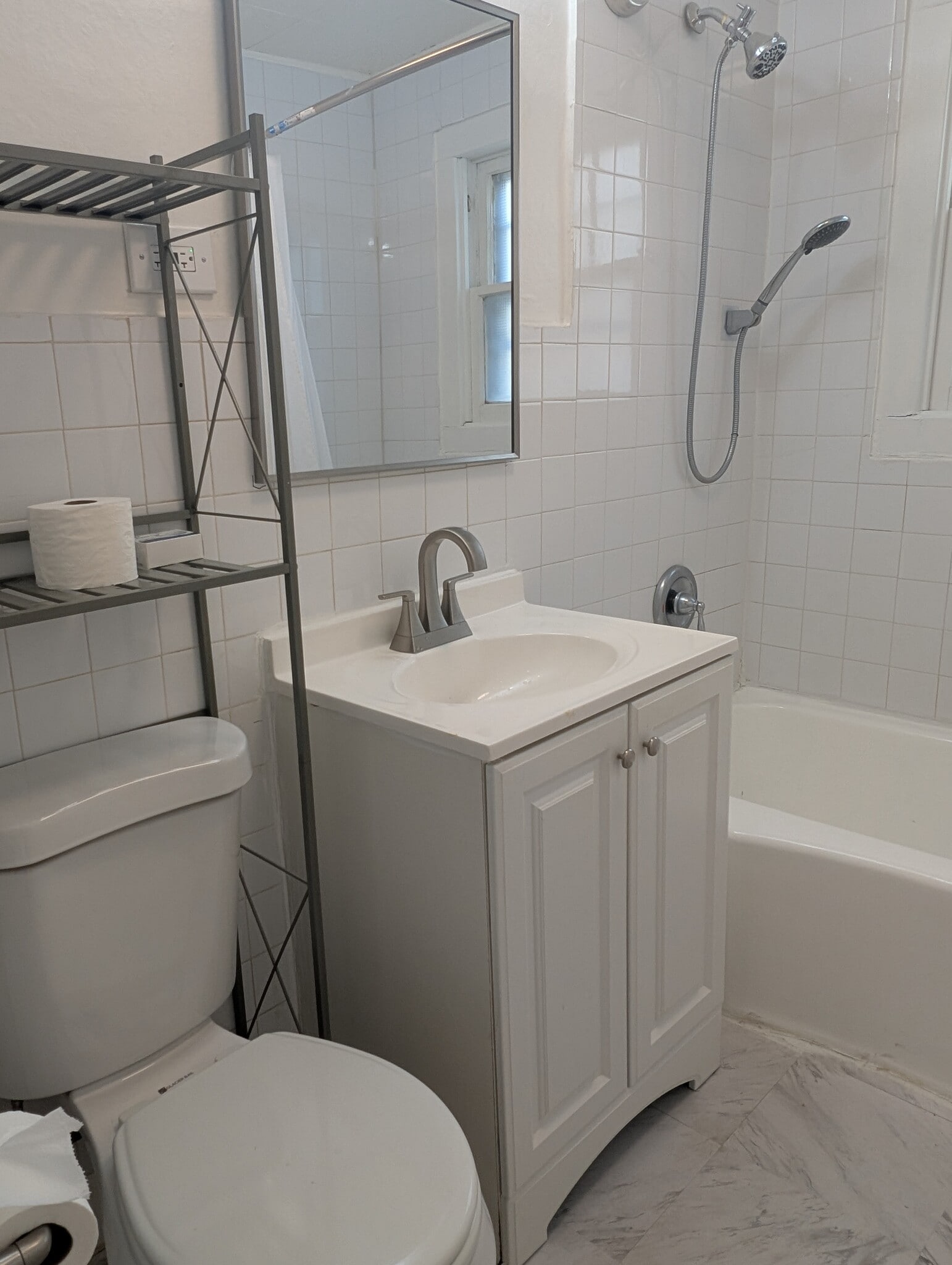 Bathroom - 281 E North End Ave