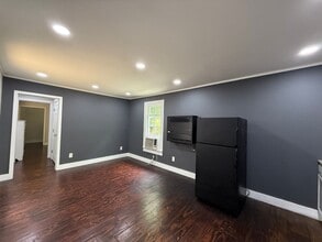 Building Photo - 1 BED 1 BATH UNDER $1000