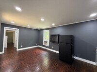 Building Photo - Downtown Living- Prime 1-Bed Unit for Just $900/Mo!
