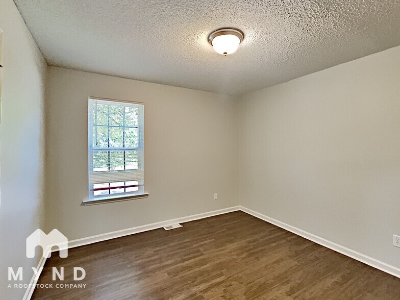 Building Photo - 1518 Lantern Pl