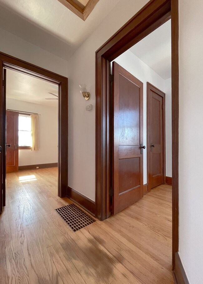 Building Photo - 1605 Yout St