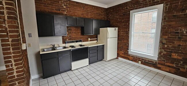 Building Photo - 607 Lindsay St