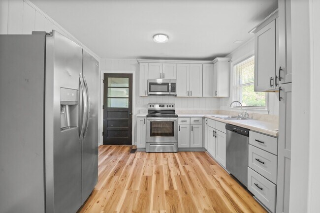 Building Photo - 10 Lexington Dr