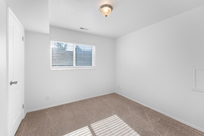 Building Photo - 557 E 8240 S