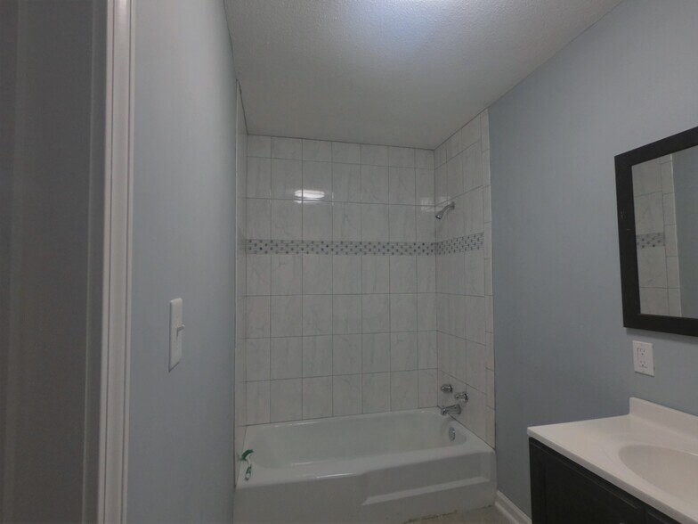 Master bath - 2409 Boiling Springs Rd