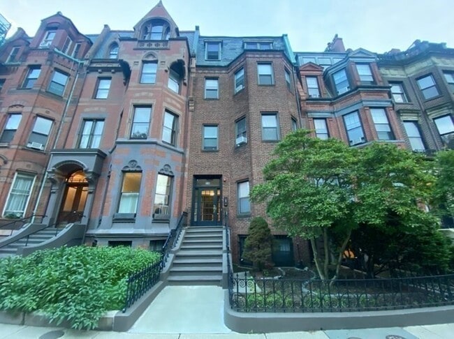 Building Photo - 228 Commonwealth Ave