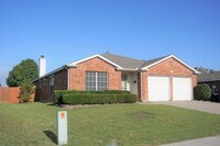 Building Photo - 2417 Hampton Dr