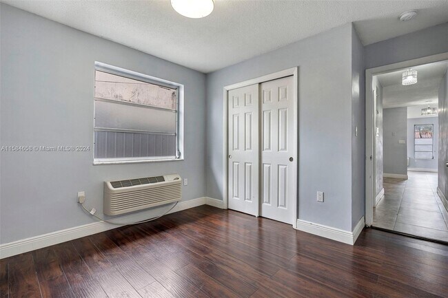 Building Photo - 2460 SW 36th Ave