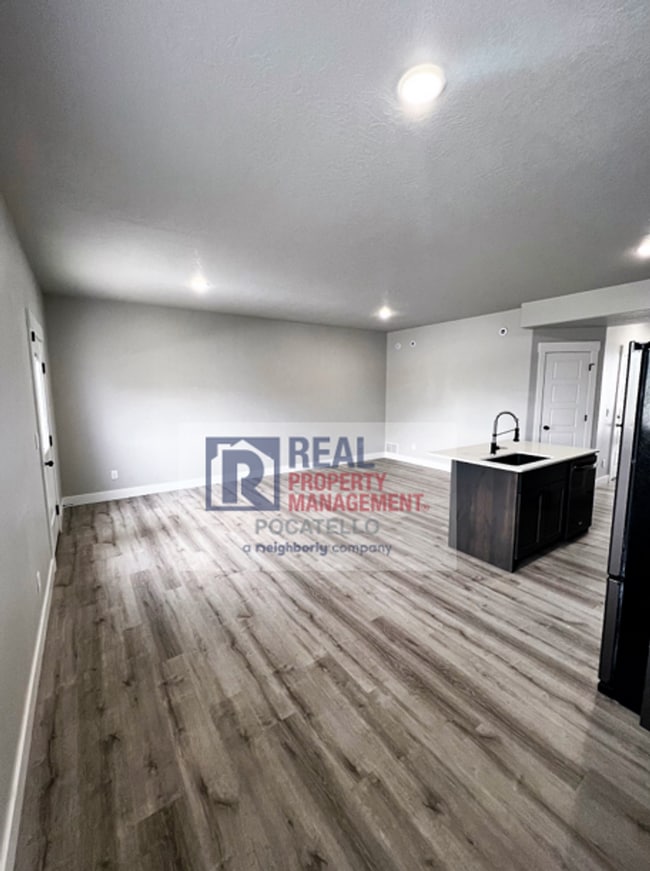 Building Photo - 3 Bedroom 2.5 Bathroom Town Home - 1 Car G...