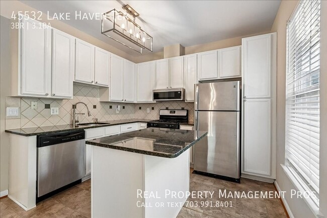 Building Photo - 45532 Lake Haven Terrace