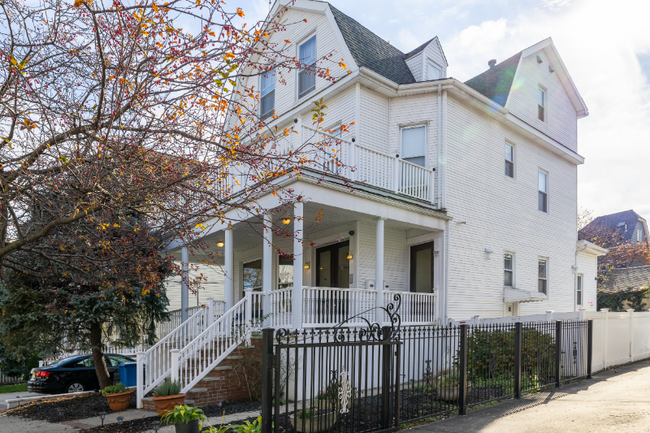 Building Photo - 11 Duer Pl