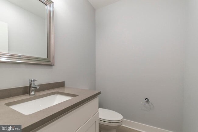 Building Photo - 814 N Uber St