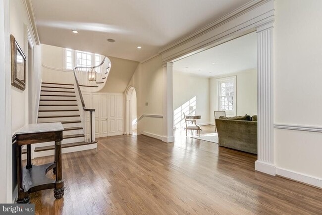 Building Photo - 2425 California St NW