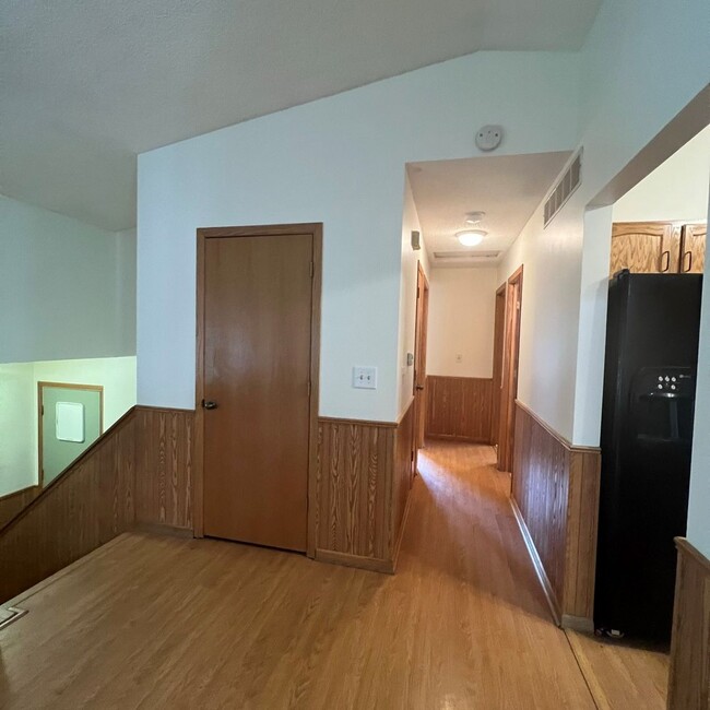 Building Photo - NE Rochester MN 4 Bedroom 2 Full Bathrooms...