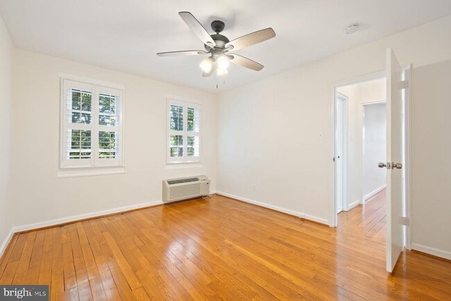 Building Photo - 4822 Chevy Chase Dr