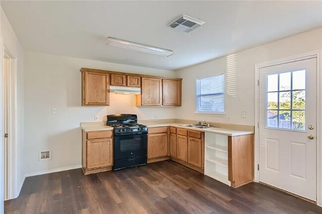 Building Photo - 15104 Sabal Palm Rd