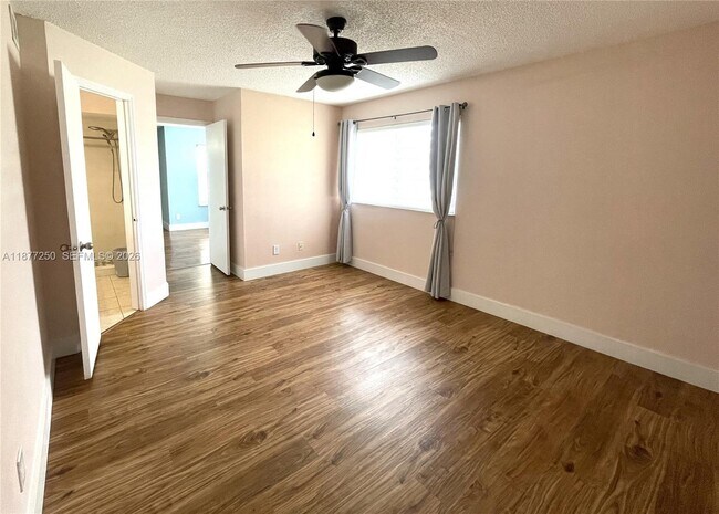 Building Photo - 12760 Vista Isles Dr