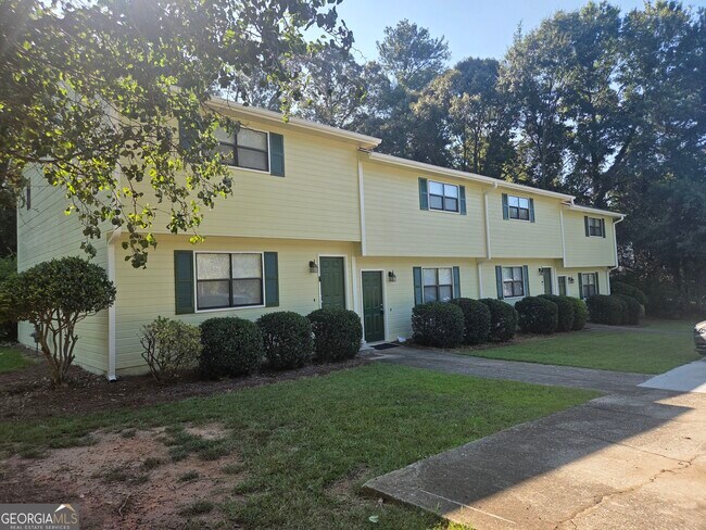 Building Photo - 8492 Pineland Dr