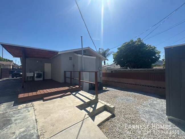 Building Photo - 2691 Thorpe Ave