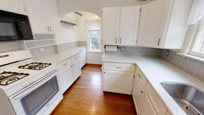 Building Photo - 1205 Miller Ave