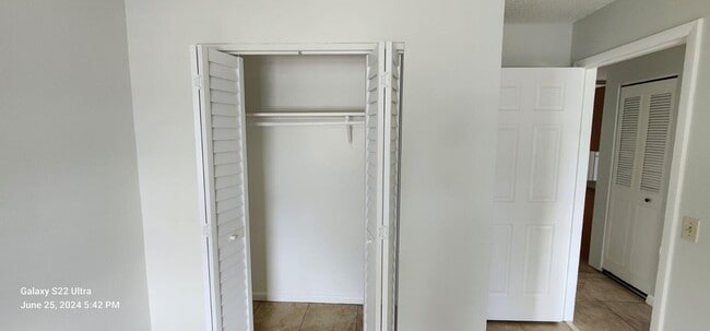 Building Photo - 510 Wisteria Ave