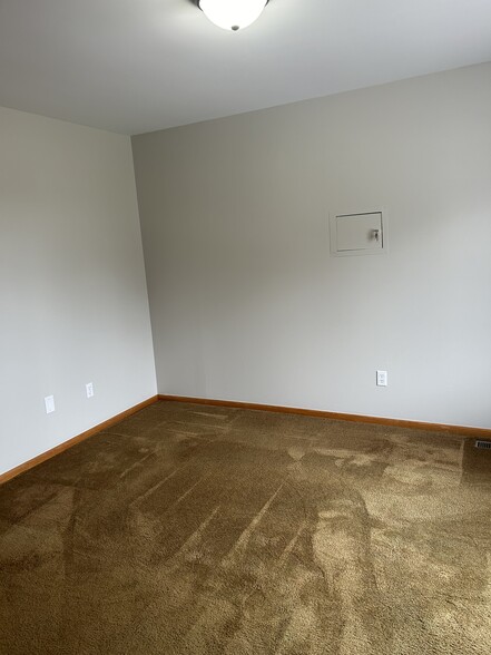 Building Photo - 6050 OH-14