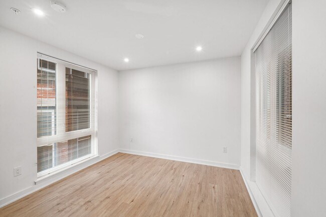 Building Photo - 933 N 29th St