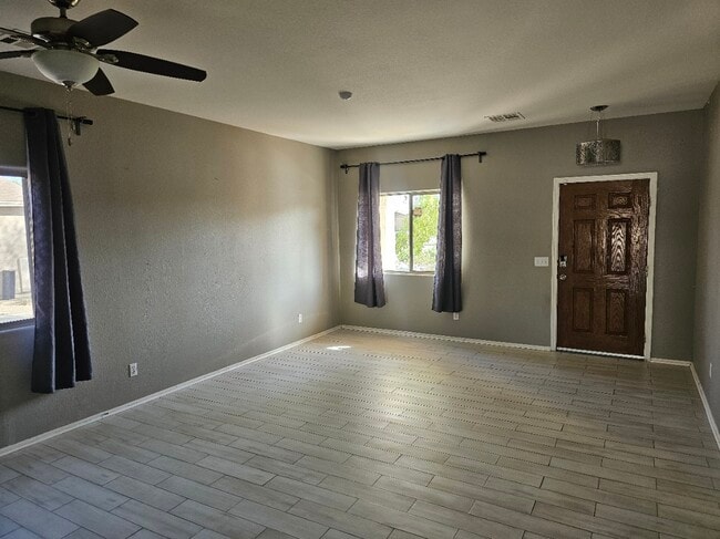Building Photo - 5910 E Valley View Dr