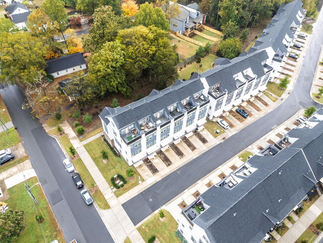 Building Photo - 644 W End Dr