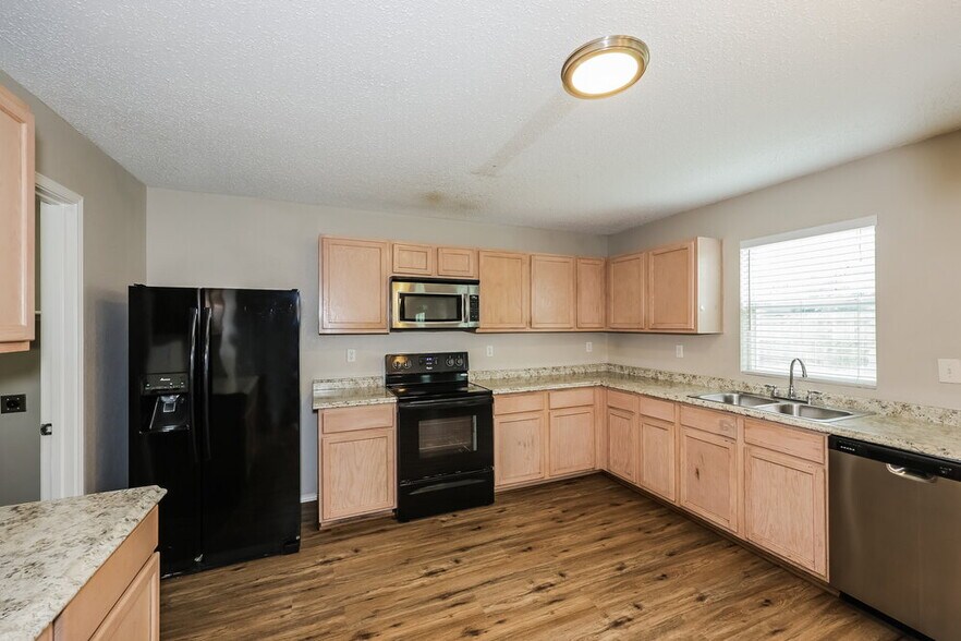 Building Photo - 944 Dunkirk Ln