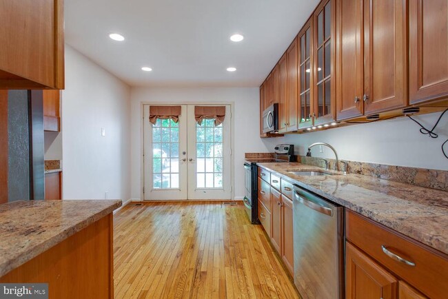 Building Photo - 11121 Watermans Dr