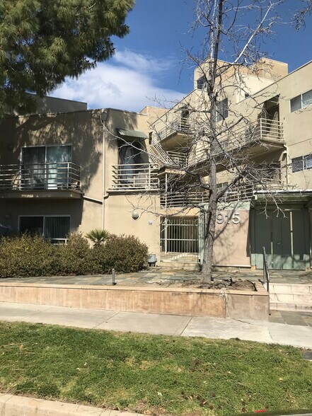 Building Photo - 2915 Montrose Ave