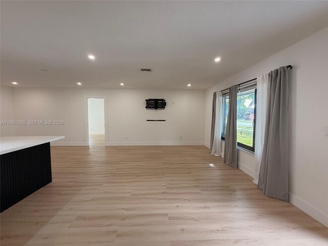 Building Photo - 1462 SW 25th Ave