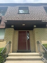 Building Photo - 1608 Cherry Hill Dr