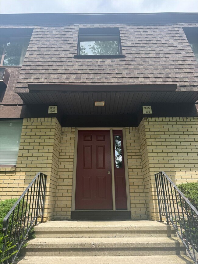 Primary Photo - 1608 Cherry Hill Dr