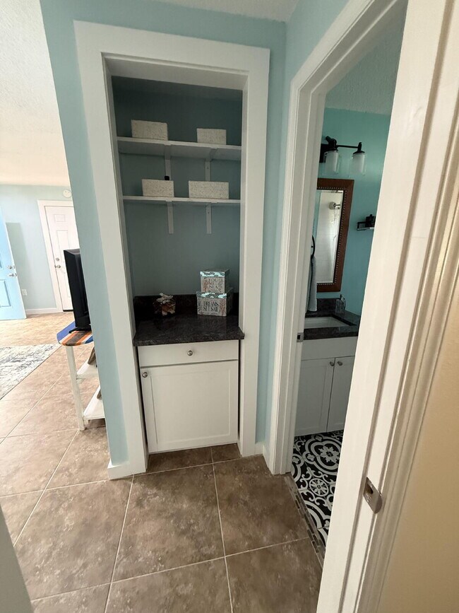 Building Photo - 6814 Driftwood Dr