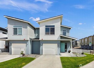 Building Photo - Modern 3-bedroom with Fully Fenced Yard in...