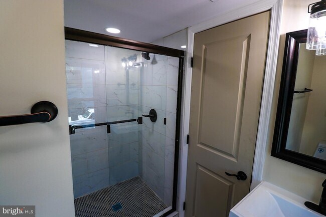 Building Photo - 427 Highland Ave