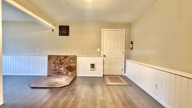 Building Photo - 31719 N Barbara Ave